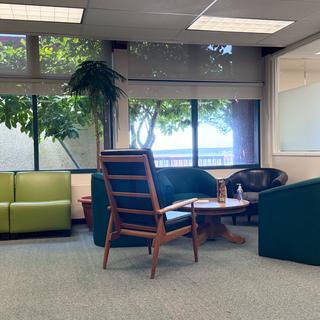 Library commons student area at VIU tiwšɛmawtxʷ